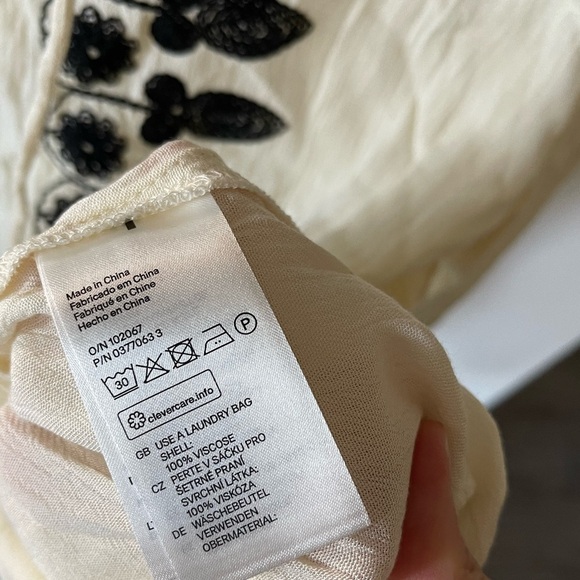 H&M| Cream Peasant Top, Boho Floral Style—Embroidered/Stitch Detail, Size 2••• - Picture 8 of 10